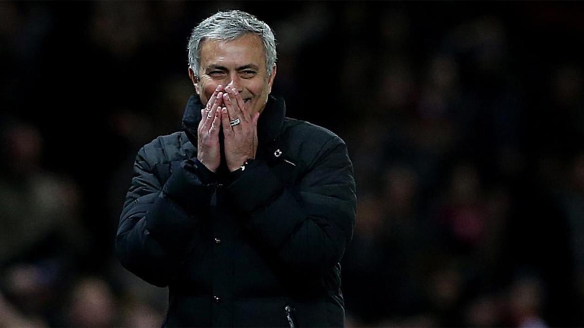 Mourinho sufrió, pero el Manchester United acabó ganando 'in extremis'