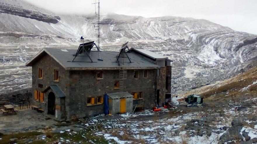 Imagen de archivo del refugio de Góriz, que sirve de base para la ascensión al Monte Perdido. | EL PERIÓDICO DE ARAGÓN