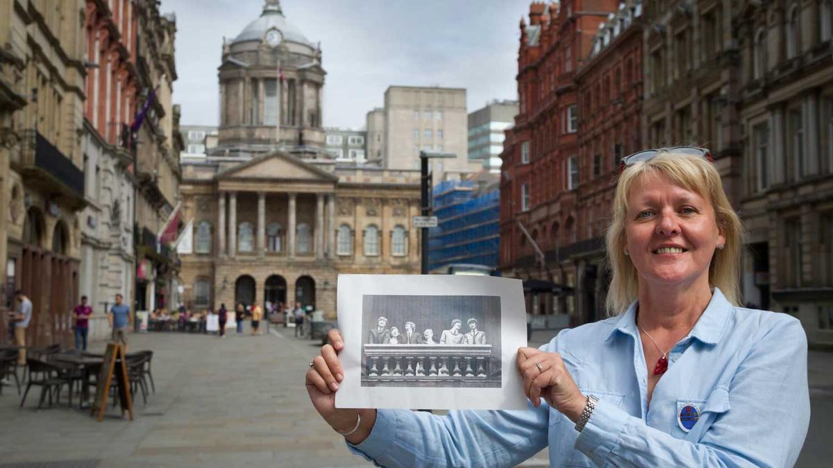 Balcón del Ayuntamiento desde donde saludaron The Beatles en su regreso triunfal a Liverpool.