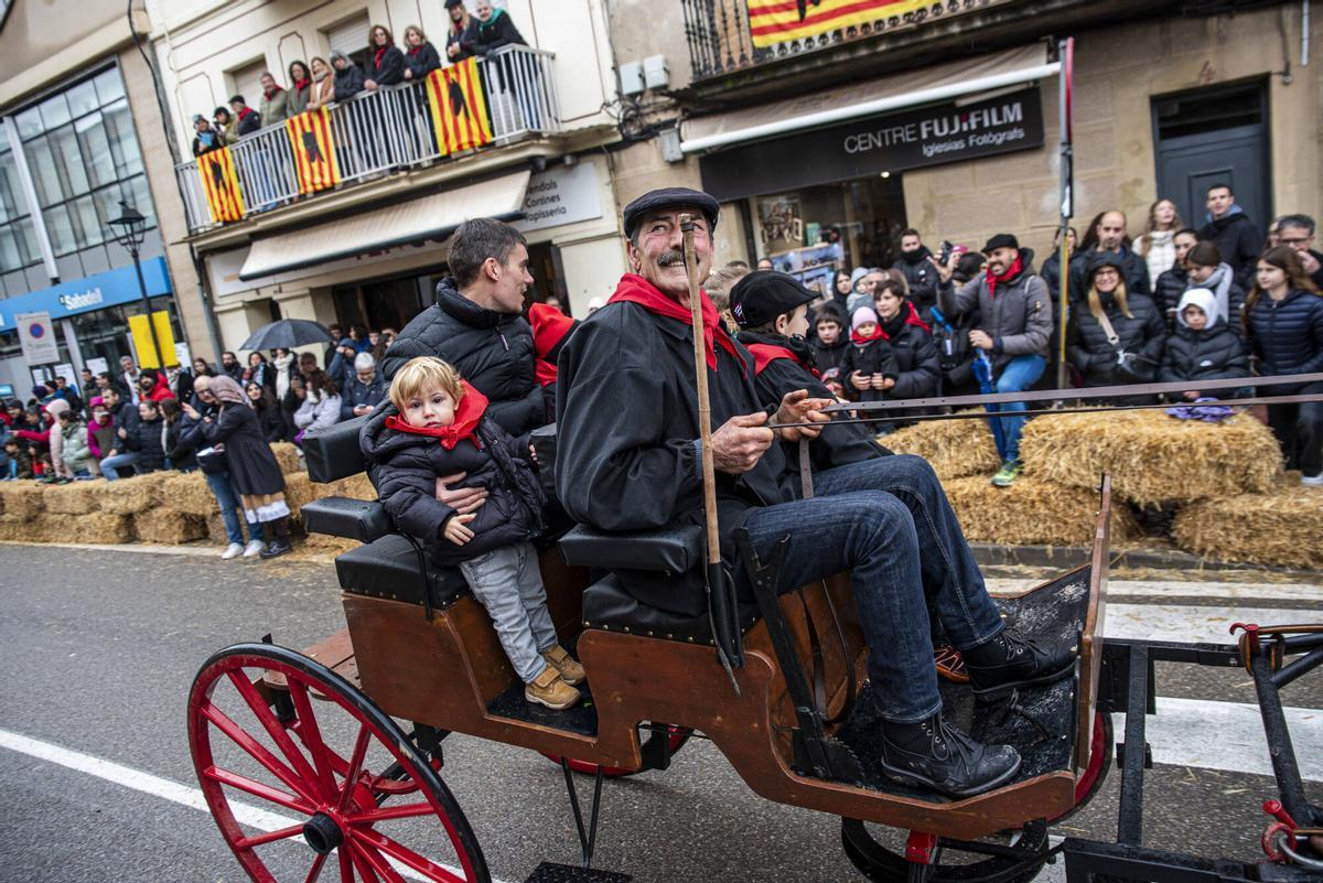 La cercavila de cavalleries i xarrets de Puig-reig s'ha celebrat amb normalitat tot i la pluja La cercavila de cavalleries i xarrets de Puig-reig s'ha celebrat amb normalitat tot i la pluja