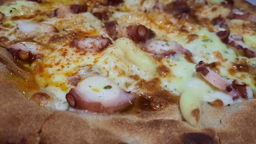 La pizza de pulpo “á feira” del negocio lalinense.   | // CEDIDA