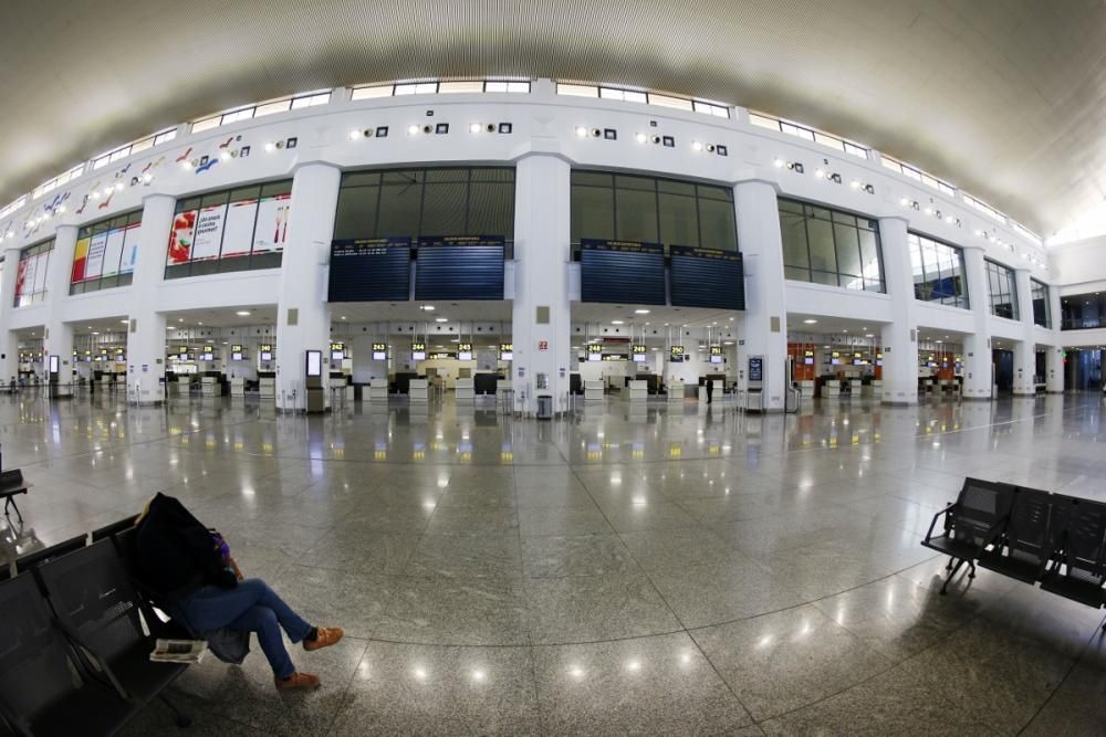 El Aeropuerto de Málaga completamente vacío por el coronavirus.