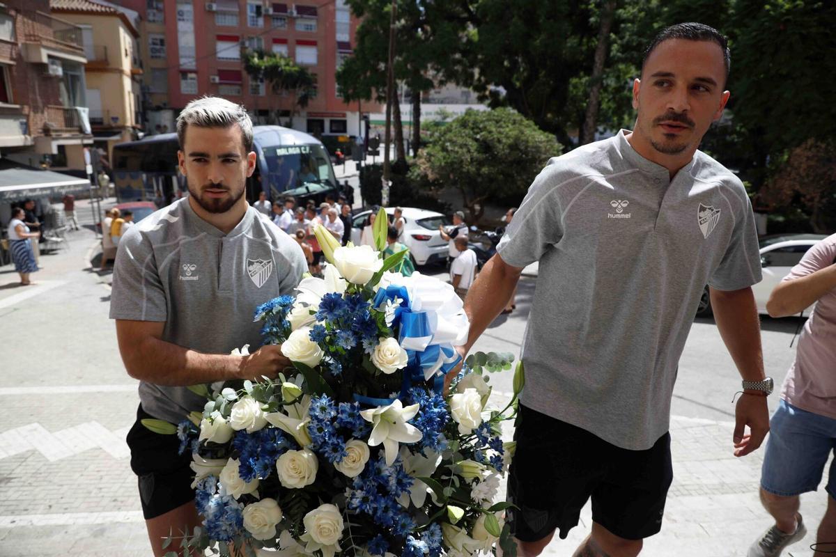El Málaga realiza su tradicional ofrenda floral a la Divina pastora