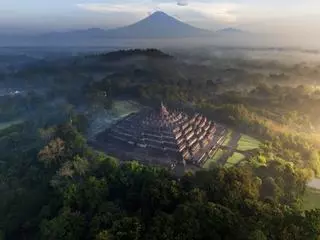 El templo budista más grande del mundo se encuentra oculto en una isla paradisíaca