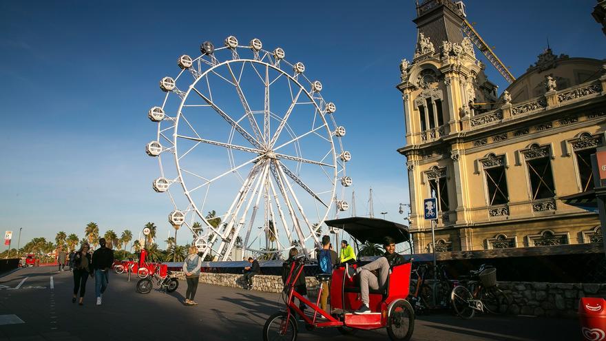 A Coruña se pone a rueda de Vigo con &quot;la noria más grande de España&quot;, pero en verano