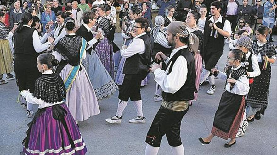 Magia y danza ponen el broche de oro a la Fira de Sant Vicent de Càlig