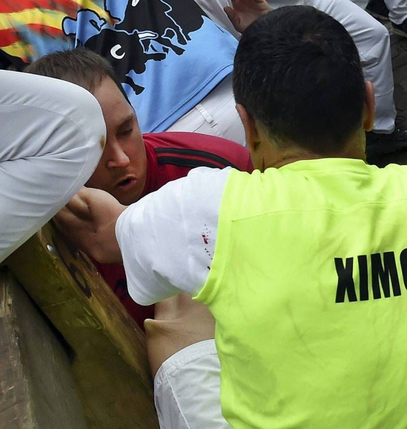 Fotogalería del quinto encierro de San Fermín