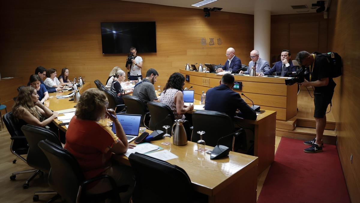 Comisión de Economía, Presupuestos y Hacienda de Les Corts.