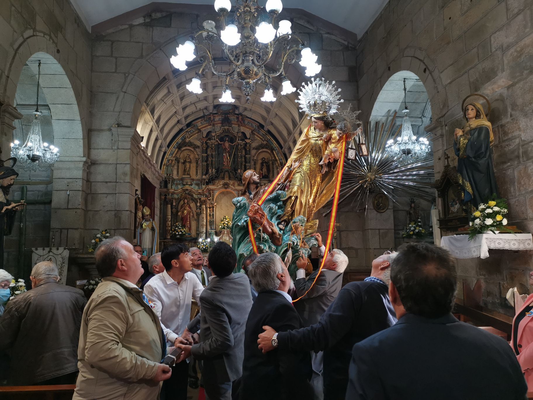 Fe y comida arropan al San Martiño en Moaña