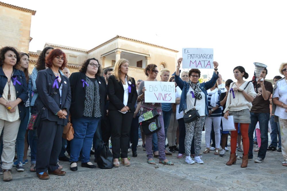 Concentración en el Port de Pollença para condenar el asesinato de una mujer