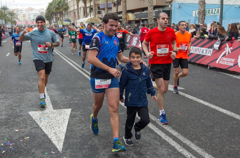 Las mejores imágenes de la 30 edición de la Media Maratón de Santa Pola