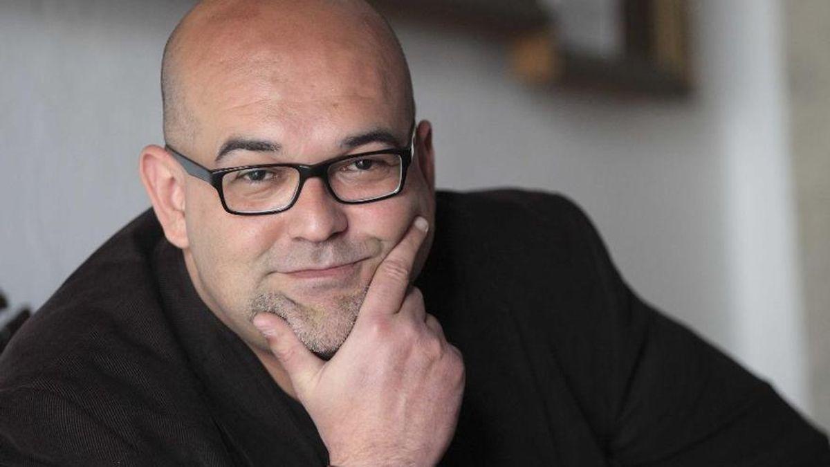 El escritor Alexis Ravelo.