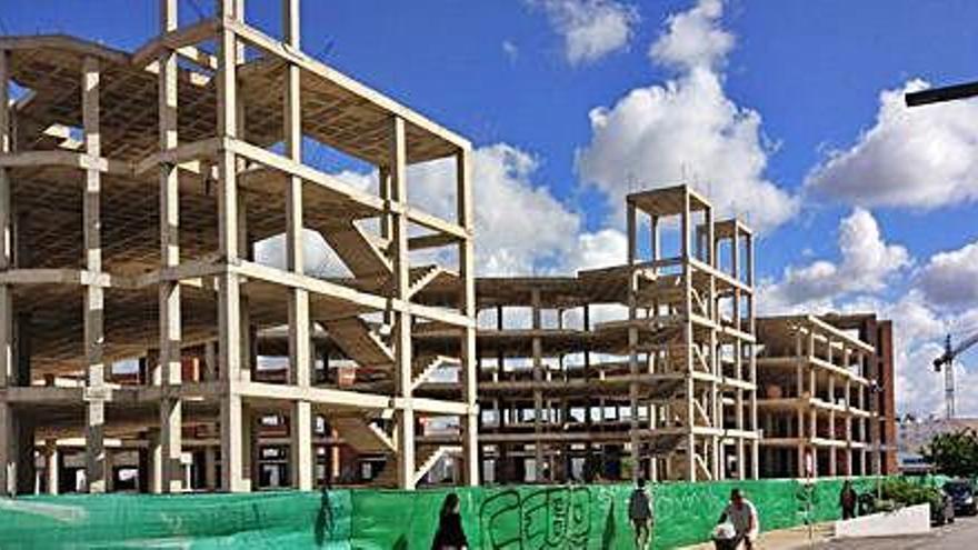 La estructura del hotel inacabado de Punta Xinxó, en una imagen de archivo.