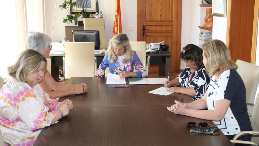 Convenio con la asociación de vecinos de Cala Llonga