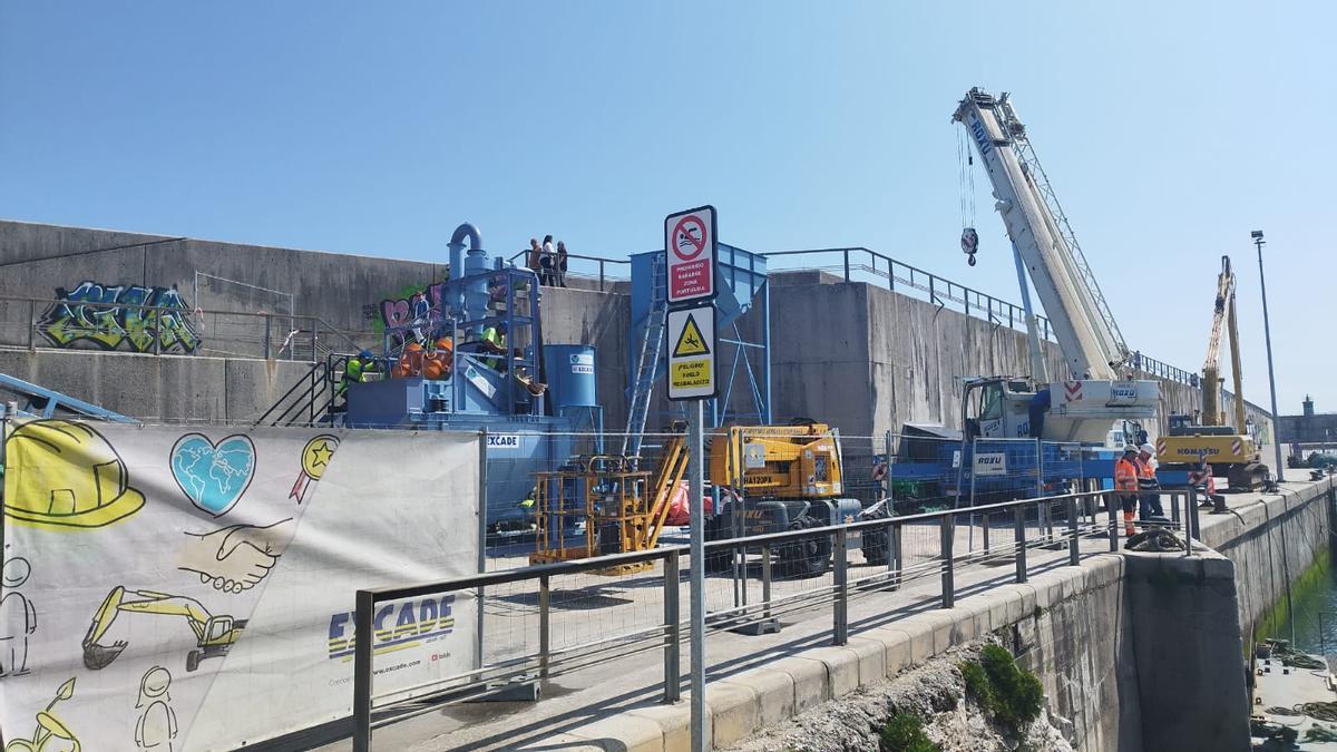 Las primeras obras en el puerto llanisco.