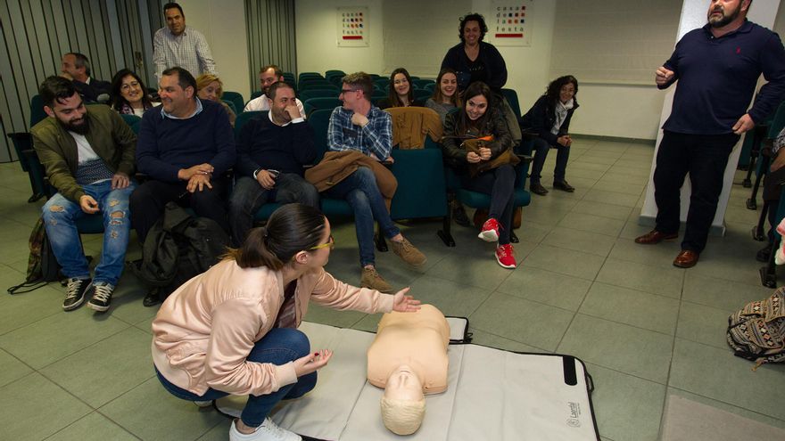 ¿Quiere aprender a realizar la reanimación cardiopulmonar para poder salvar vidas? El Ayuntamiento de Alicante le enseña gratis