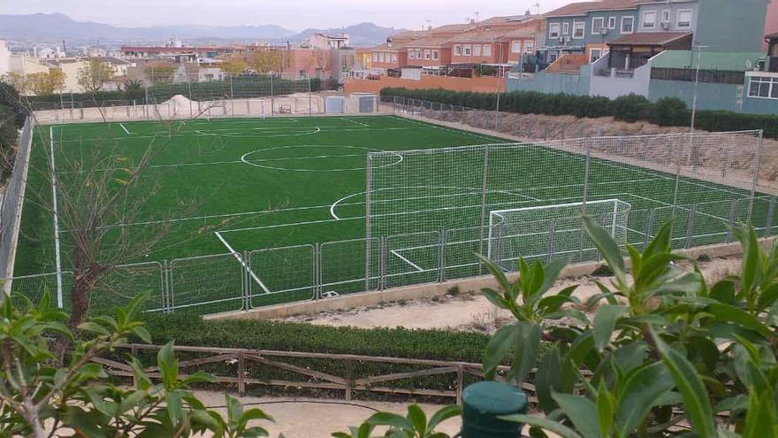 Aspe amplía sus instalaciones deportivas con un campo de fútbol 8 de césped artificial