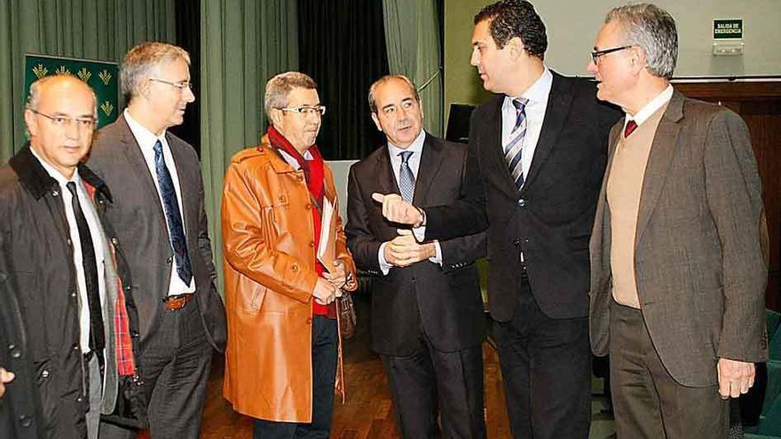 En el centro Alberto Castro, Cipriano García y Celedonio Pérez en la jornada agraria.