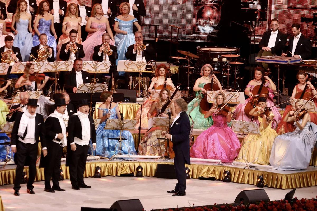 Nueva fiesta alegre y cálida en torno a la música a cargo de André Rieu Nueva fiesta alegre y cálida en torno a la música a cargo de André Rieu