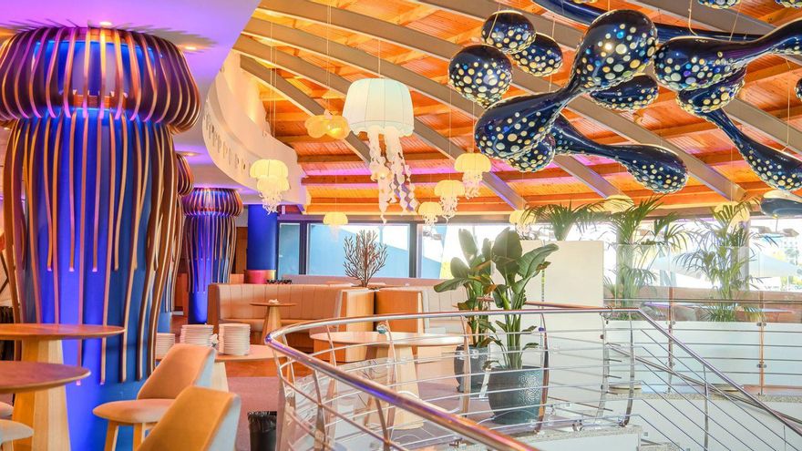 Der Name ist Programm im „Jellyfish“: Quallen in allen Farben und Formen schmücken den Innenraum des umgestalteten Restaurants. | FOTO: JELLYFISH