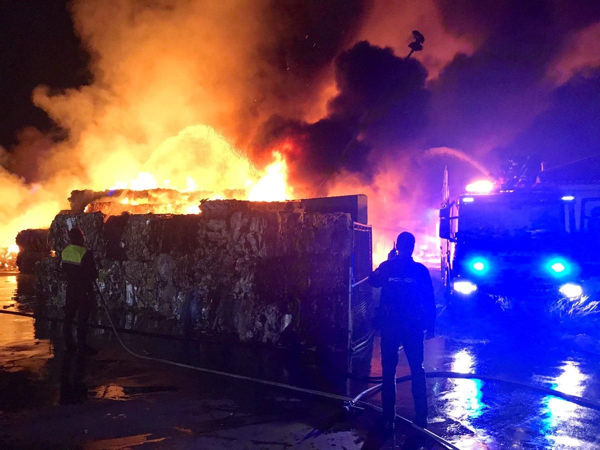 Incendio en una planta de reciclado de Almendralejo