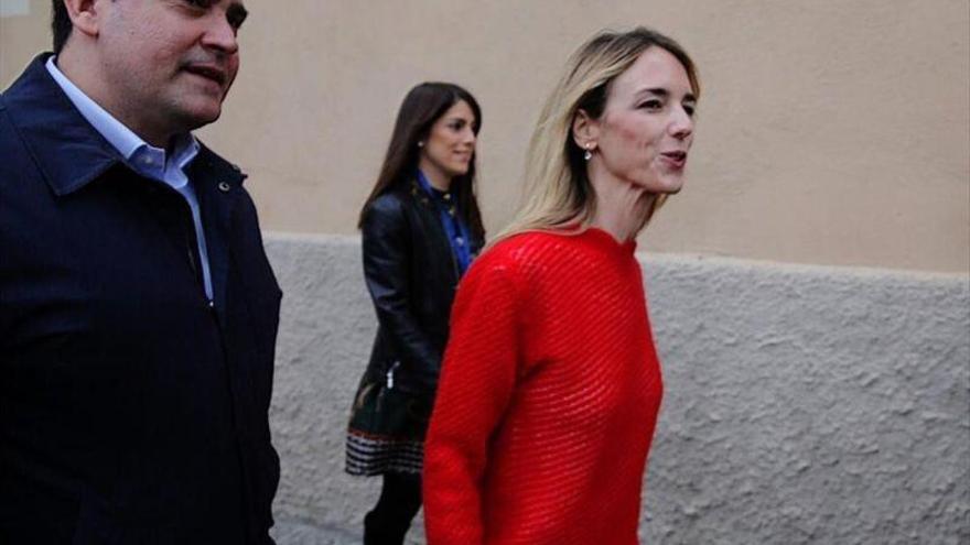 Álvarez de Toledo se encara con unos ciudadanos en un colegio electoral