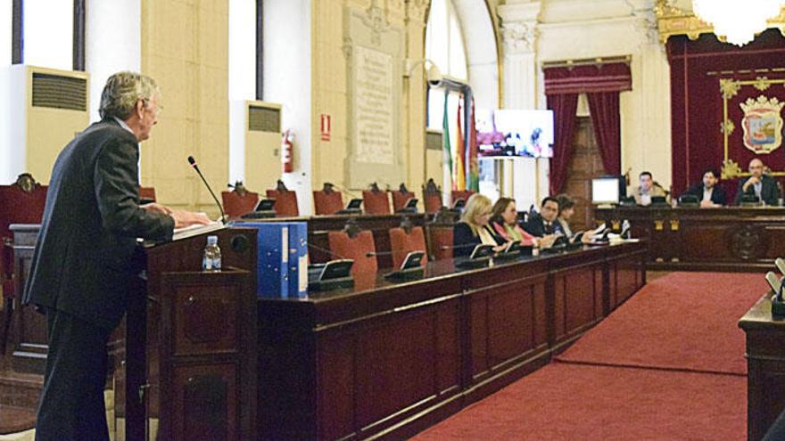 El responsable de Royal Collections, Fulgencio Alcaraz, interviniendo en la comisión de mayo.