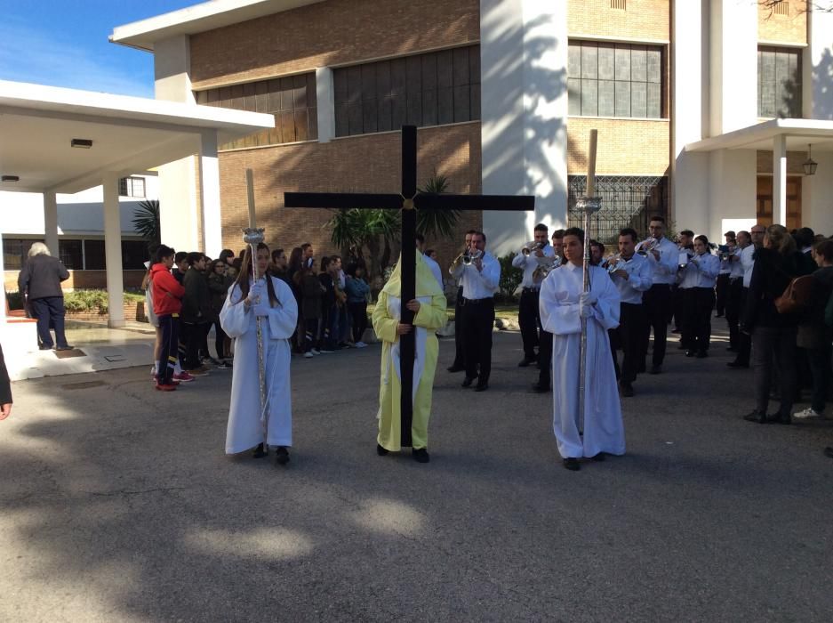 Procesión en el Colegio de Gamarra.