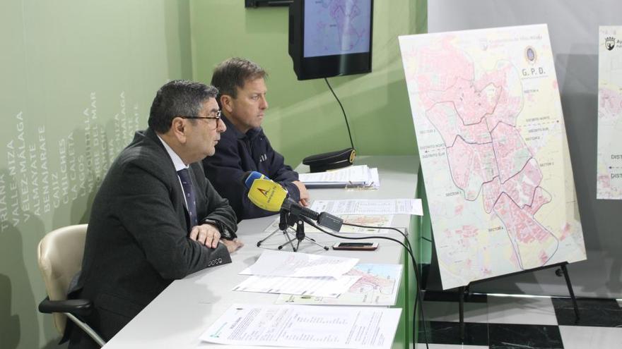 El jefe de la Policía Loca, José Andrés Montoya, y el alcalde de Vélez-Málaga, Antonio Moreno Ferrer.