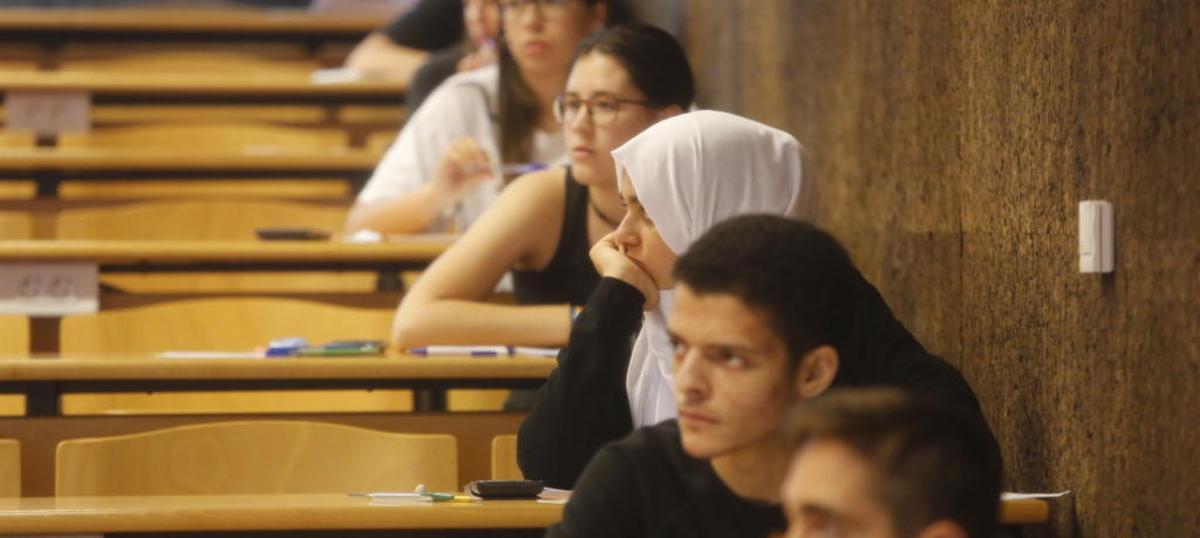 Una alumna con velo en los exámenes de la UMH