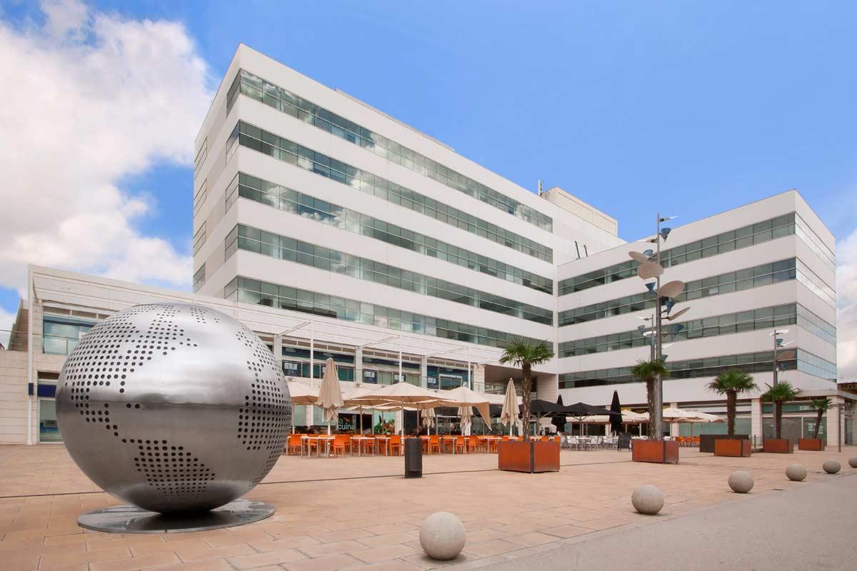 El parc empresarial de Cornellà presenta una acció de Sant Jordi destinada a recaptar fons i llibres educatius