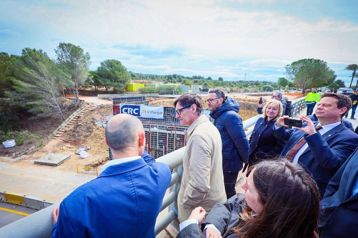Salvador Illa visita la primera fase de las obras del TramCamp de Tarragona.