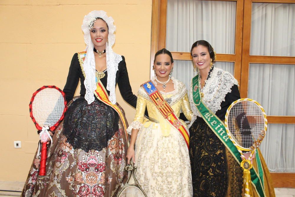 Marina, Sara, Rocío, Daniela y dos generaciones de embajadoras de la fiesta