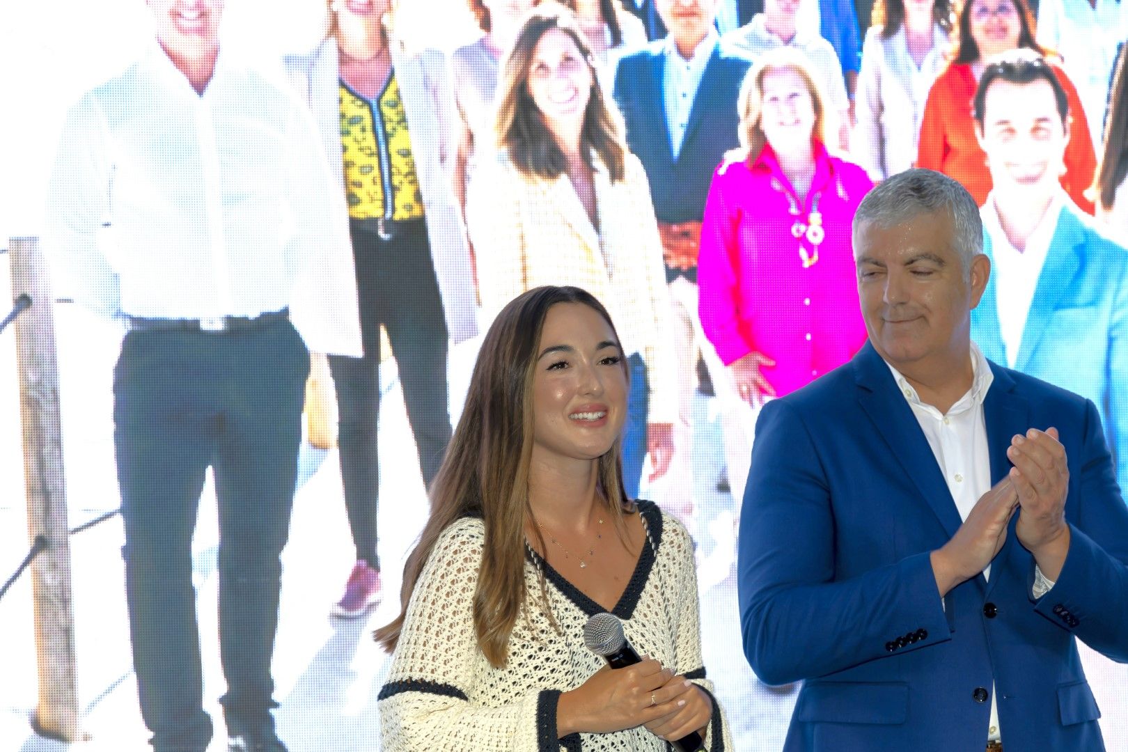 Mitin de arranque de campaña de Eduardo Dolón en la plaza de la Constitución de Torrevieja