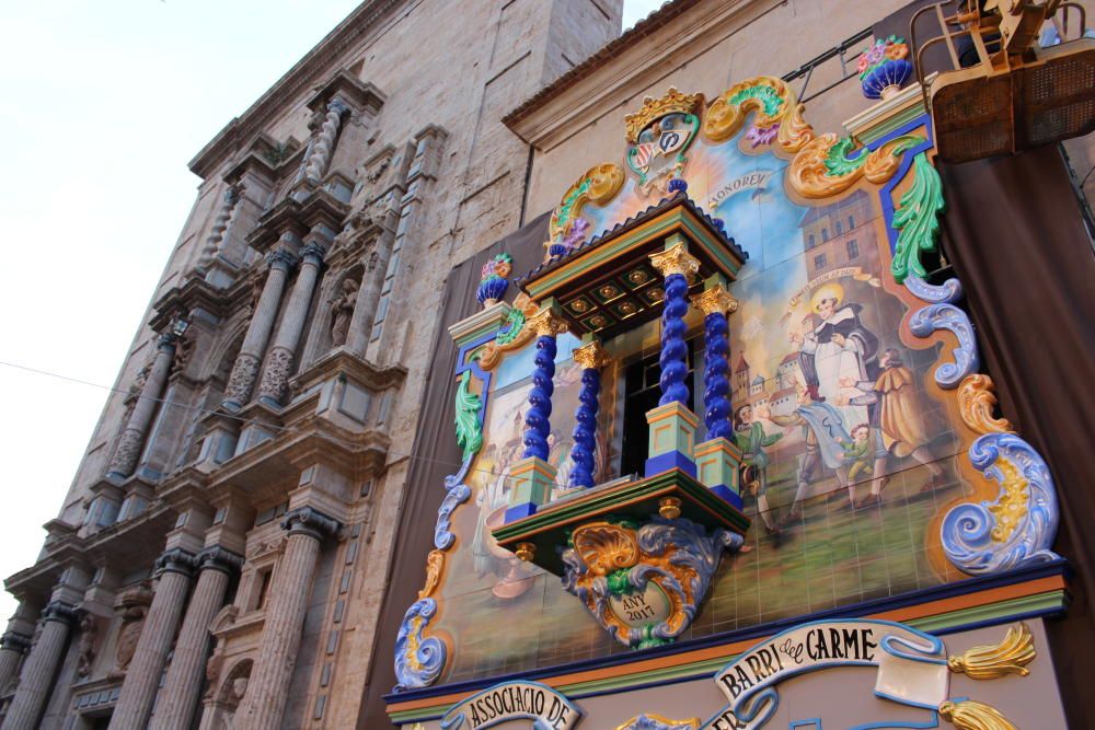 El altar, durante su montaje.