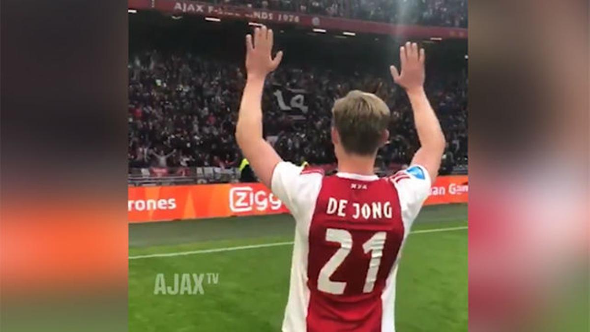 ¡Emoción a flor de piel! Así se despidió De Jong de la afición del Ajax por última vez