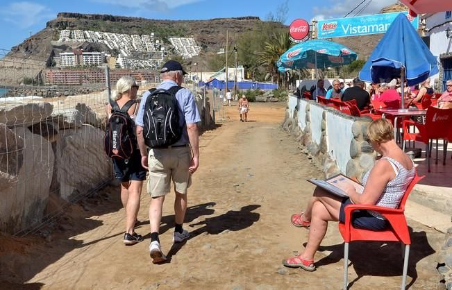 El fuerte oleaje pone de nuevo en jaque a los vecinos de la Playa de Tauro