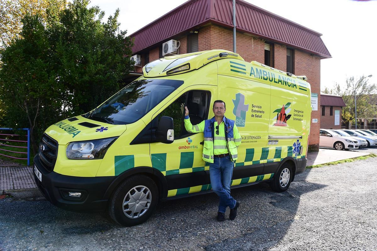 El médico José María Pascual, en Plasencia, ante la UME.