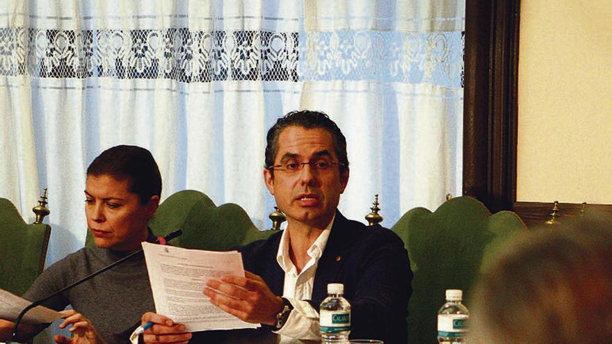 González Prada se dirige a Guarido durante el Pleno.