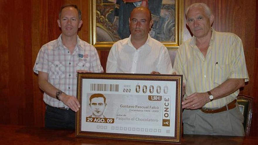 El director de la ONCE, el alcalde y el hijo de compositor presentaron ayer el cupón dedicado a Gustavo Pascual
