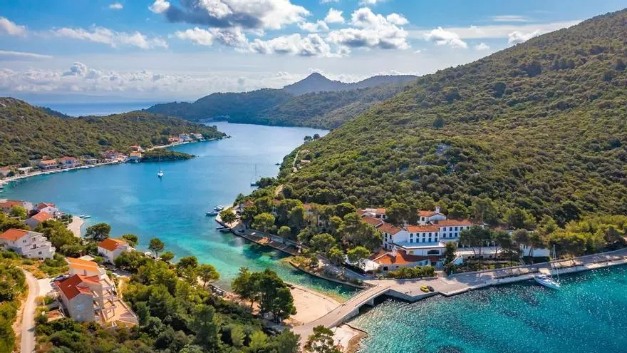 10 destinos de Europa baratos y cómodos que triunfan entre los jubilados: plazas históricas, villas marineras y lugares para el descanso