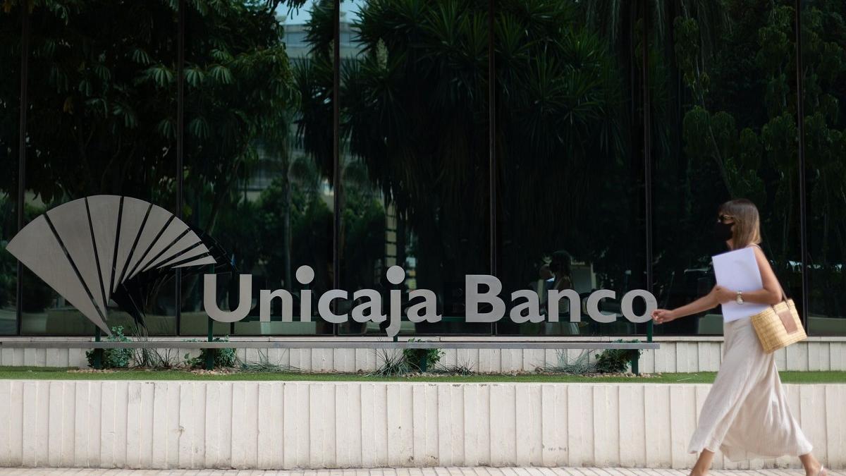 La sede de Unicaja Banco en la avenida de Andalucía.