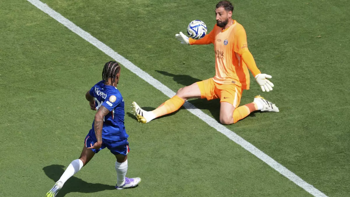 Joao Pedro, con el gol ente ceja y ceja