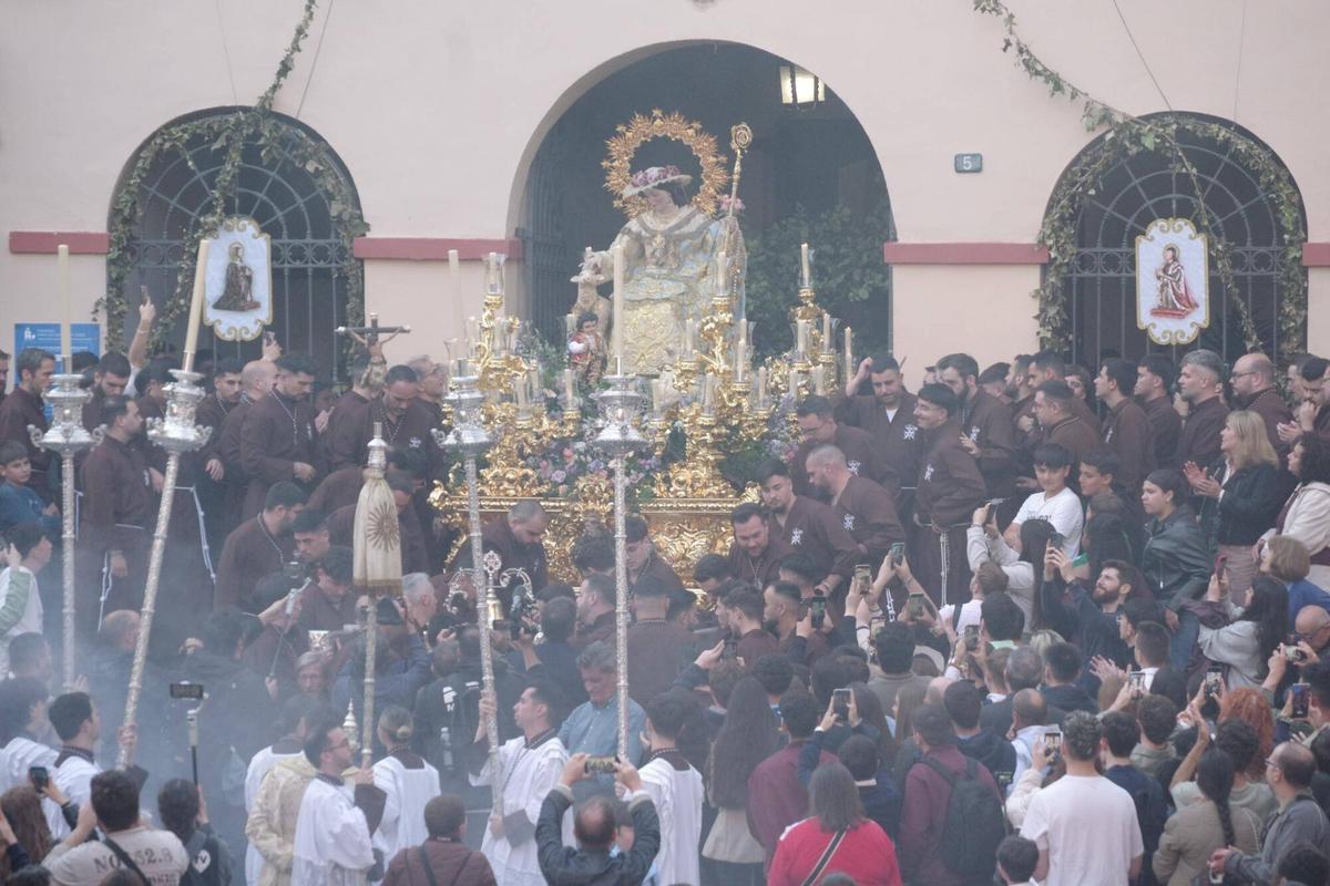 Procesión de la Divina Pastora por el barrio de Capuchinos