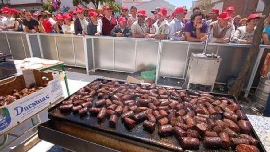 Canillas de Aceituno repartirá 5.000 raciones de morcilla este sábado