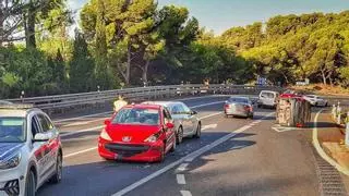 Cuatro accidentes empeoran el tráfico en Alicante en pleno puente del 9 d'Octubre