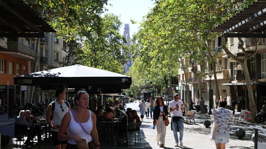 La mitad de los empleados de los bares de Barcelona no habla catalán y una cuarta parte no lo entiende