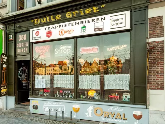 La cervecería de Gante que te obliga a dejar un zapato como depósito