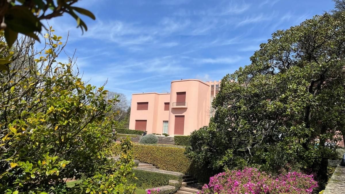 La Fundación Serralves acoge la Casa Rosa, máximo ejemplo del art déco en Oporto.
