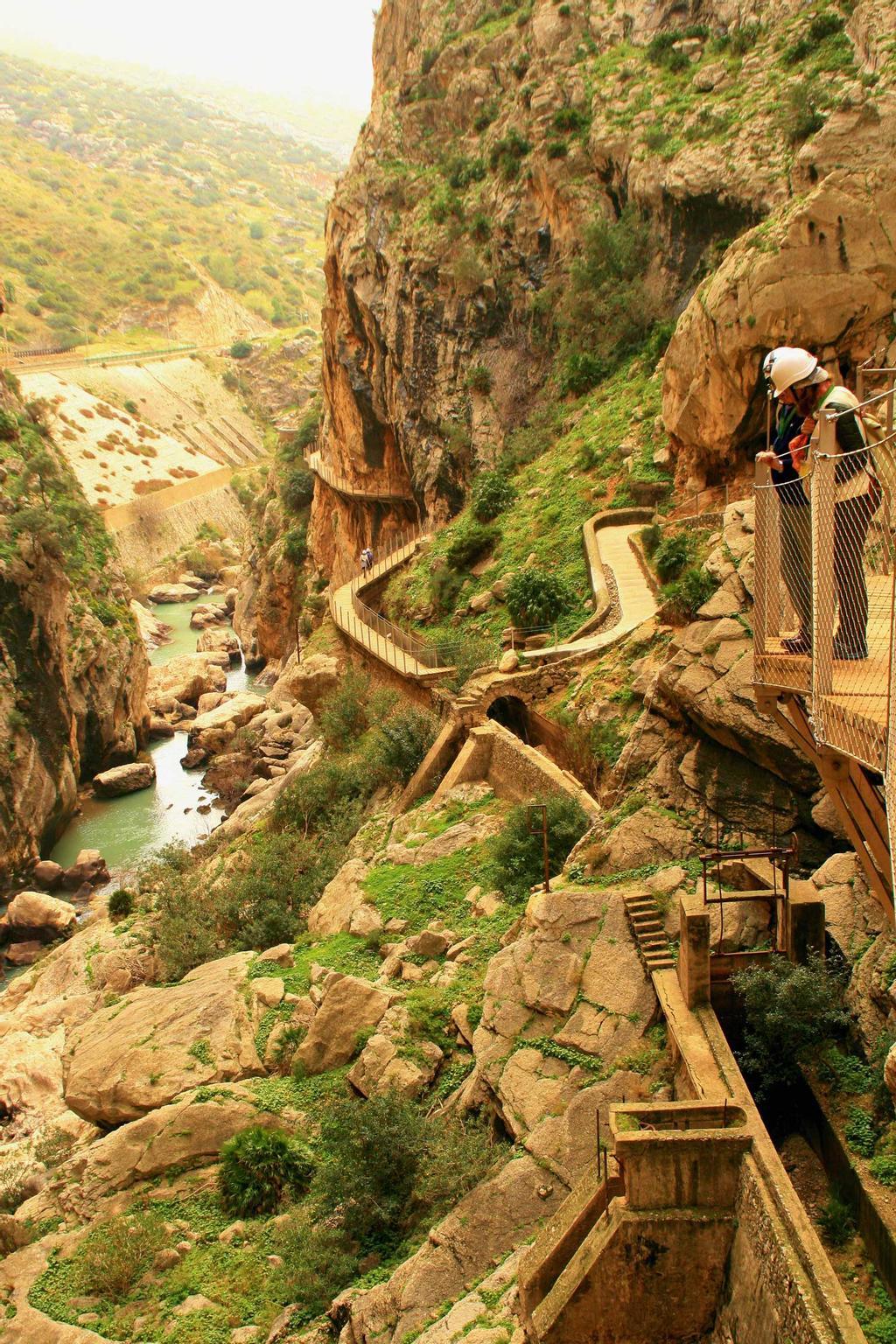 Escaleras de chocolate en el Caminito del rey